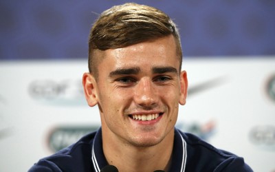 第一电竞热评-久保建英被犯规倒地裁判没表示